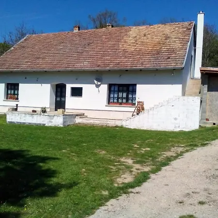 Gerecse Vendeghaz Guest house *